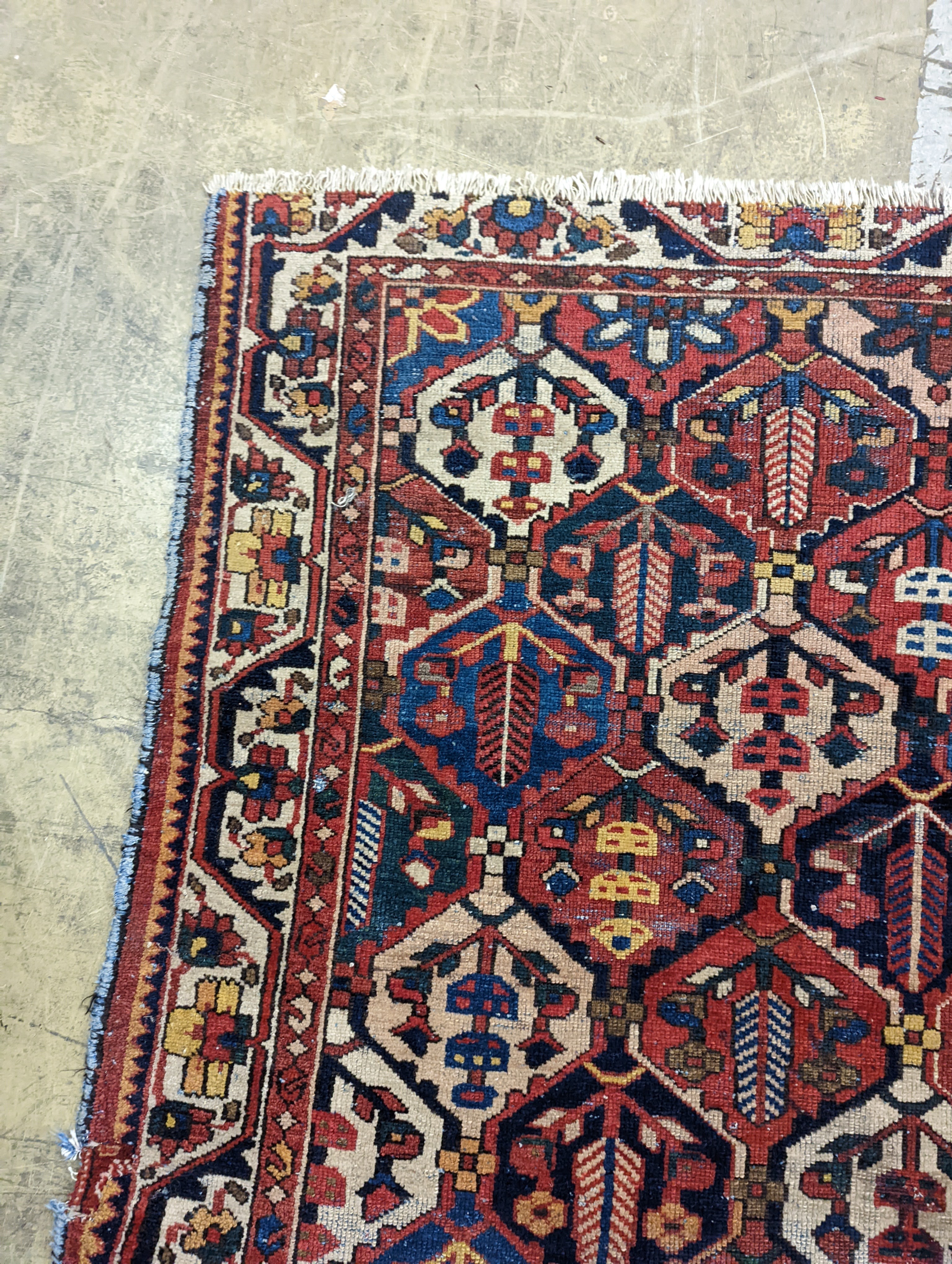 A Hamadan polychrome rug, 190 x 136cm